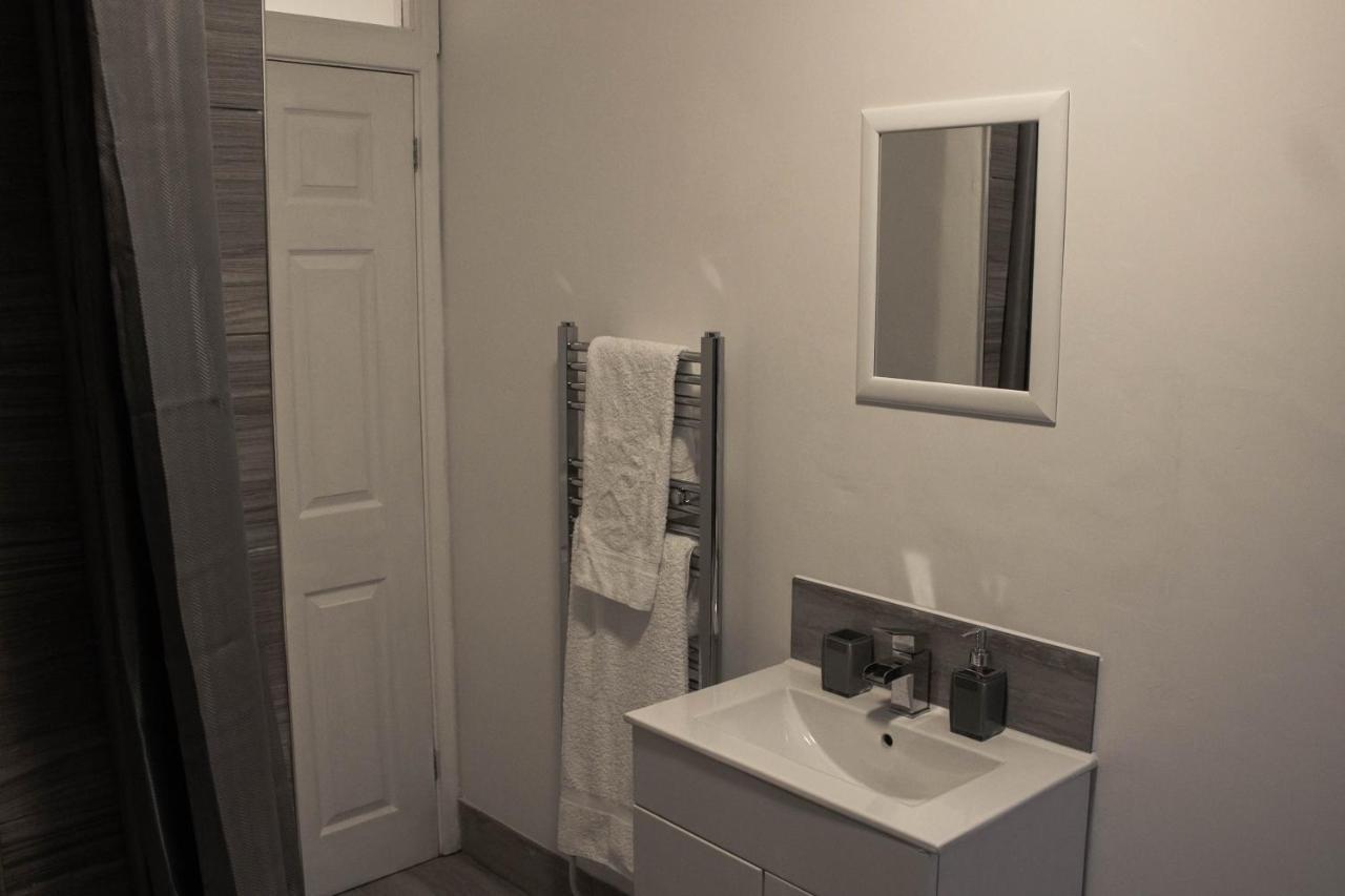 Business Friendly 3Br Home - King Size Beds & Centrally Located Swansea Extérieur photo
